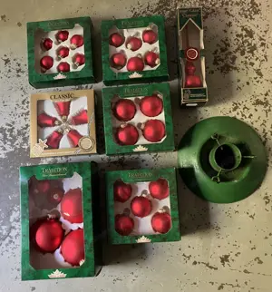Weihnachtsschmuck rot und Baumständer Vintage