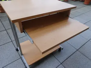 Kinder - Schreibtisch - PC -Tisch - Ausziehbare Ablage - auf 4 Rollen fahrbar Bild 2