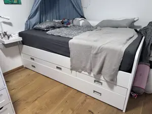 Modernes, weißes Jugendbett mit viel Stauraum   perfekt für Teenager!