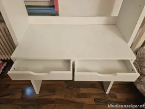 Schreibtisch