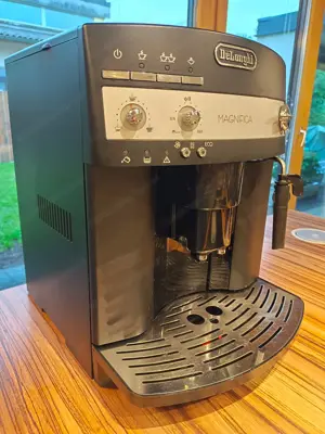 Kaffeemaschine De Longhi Magnifica Esam