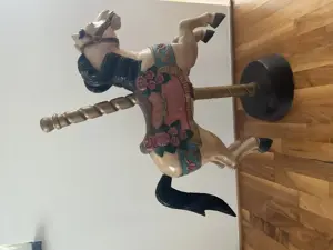 Antikes Holzpferd mit Standfuß  Bild 3