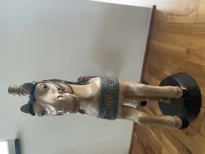 Antikes Holzpferd mit Standfuß  Bild 2