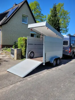 Neuer Autoanhänger 