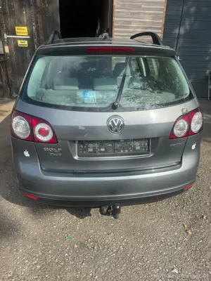 An basler oder für export vw golf plus 2008 bj td  1.9 motor 105 ps 233000km.kein tüv.. Bild 2