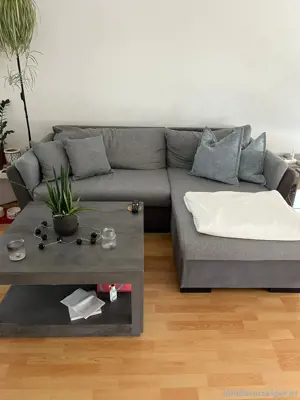 Sofa und Tisch 