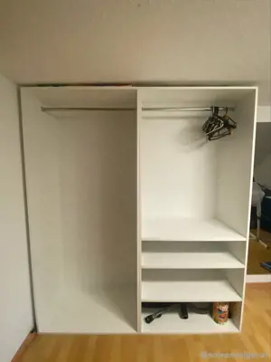 Kleiderschrank Bild 3