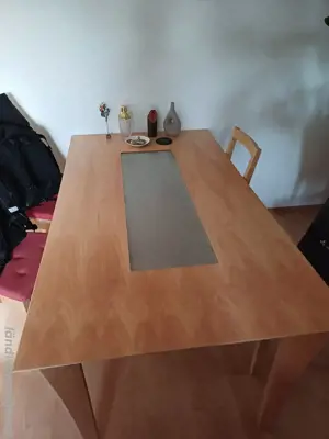 Neuwertiger Esstisch mit Glaseinsatz