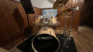 Yamaha Schlagzeug Set. Komplettausstattung Bild 3