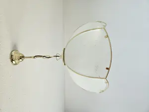 edle Hängelampe mit Glasschirm