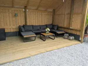 Lounge günstig herzugeben