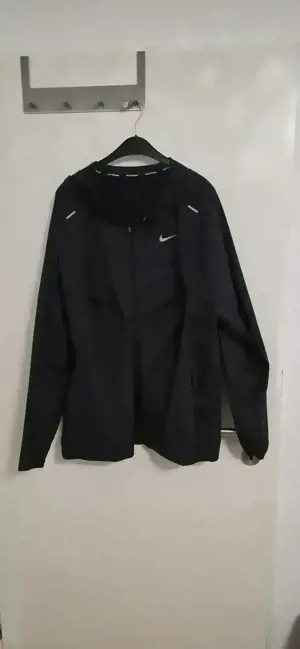 Neue Nike Jacke