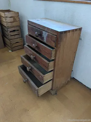 Urige Holzkommode mit 5 Schubladen Bild 3