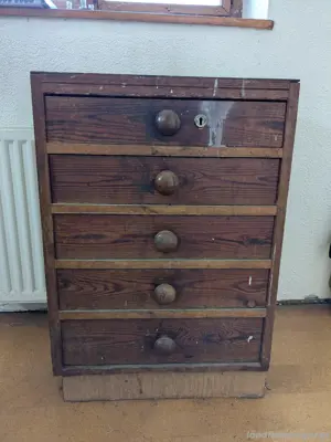 Urige Holzkommode mit 5 Schubladen Bild 2