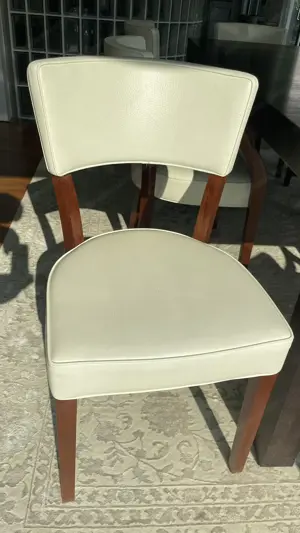 Wohnzimmertisch mit 8 Ledersessel und 4 Barhocker Bild 6