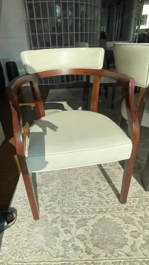 Wohnzimmertisch mit 8 Ledersessel und 4 Barhocker Bild 7