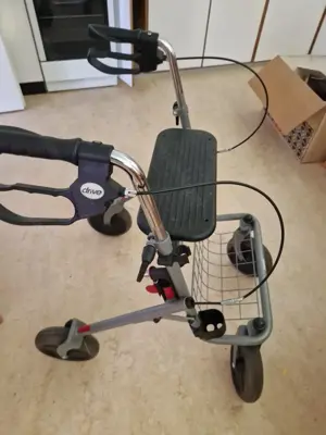 Rollator neuwertig  Bild 2