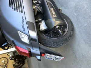 Vespa GTS 300 Super Sport Bild 2