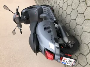 Vespa GTS 300 Super Sport Bild 3