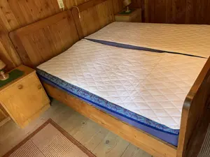 2 alte Betten zu verkaufen