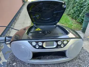 JGC Tragbarer Radio mit CD Player Kabel und Bateriebetrieben Bild 2