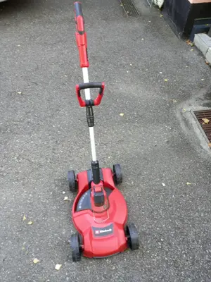 Einhell Trimmer mit Schlitten ohne AKKU und ohne Ladegerät.