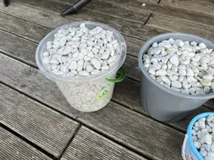 Weißes Kies Zier 