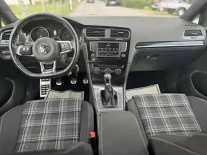 VW Golf Bild 12