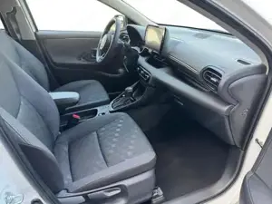 Toyota Yaris 1,5 CVT Hybrid Style ACC PDC Kam Spurh 1.5-l-VV... Bild 9