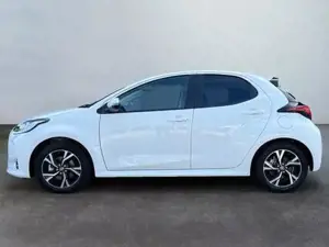Toyota Yaris 1,5 CVT Hybrid Style ACC PDC Kam Spurh 1.5-l-VV... Bild 5