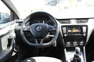 Skoda Octavia 2,0 TDi Style aus erster Hand Neu Vorgeführt 05 2026! Bild 9