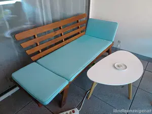 Gartenliege mit Tisch