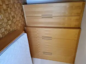 Schlafzimmer massiv (Tischleranfertigung) - 3teiliger Kasten und Bett mit Nachtkästchen Bild 2