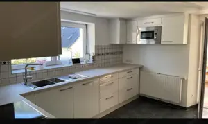 Neuwertige Einbauküche inklusive Geräte 