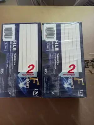 4 leere originalverpakte VHS Kasetten mit je 120 Minuten Bild 2
