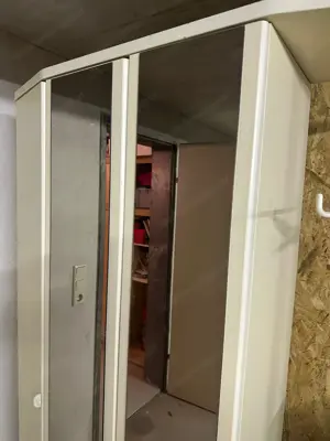 Garderobenschrank Bild 5
