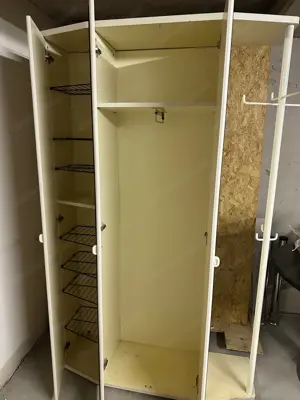 Garderobenschrank Bild 2