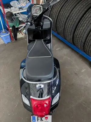 Vespa GTS super 125  Bild 7