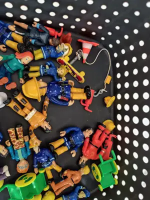 Feuerwehrmann Sam Figuren, Steinschleuder, Rollstuhl  Bild 2