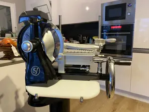 Schinkenschneidemaschine mit Schwungrad Bild 3