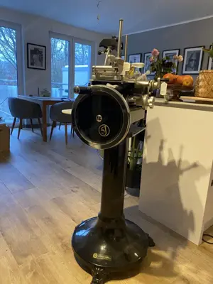 Schinkenschneidemaschine mit Schwungrad Bild 2