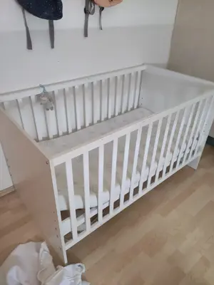 Gitterbett weiß
