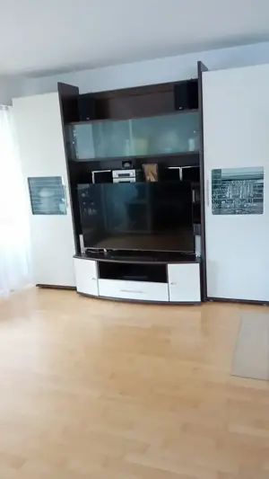 Wohnzimmerschrank