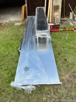 Edelstahl-Arbeitsplatte mit Warmhalteeinheit   305 x 80 cm