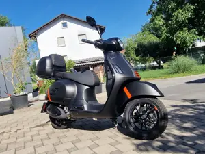 Vespa 300 GTS Super Sport wie neu Bild 4