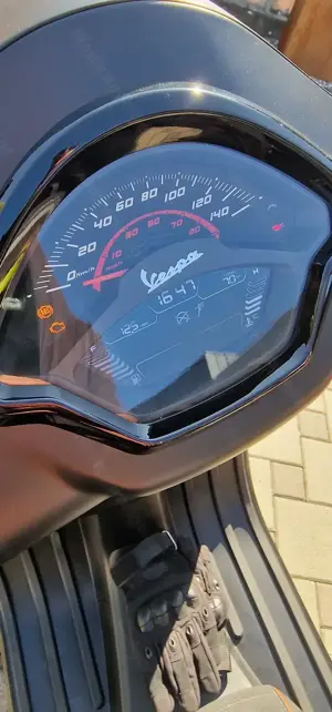 Vespa 300 GTS Super Sport wie neu Bild 2