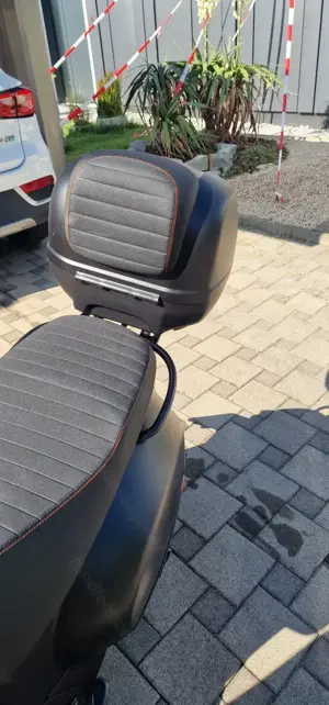 Vespa 300 GTS Super Sport wie neu Bild 5