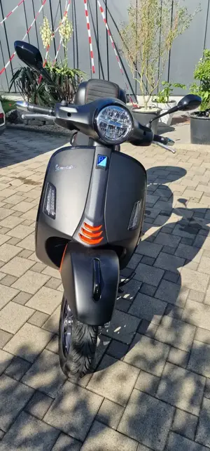 Vespa 300 GTS Super Sport wie neu Bild 6