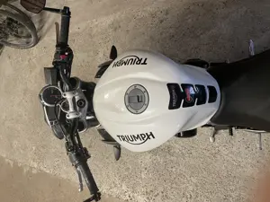 Motorrad Triumph Street Triple 675 Bild 6
