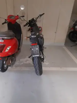 Rieju MRT 50 Europa SM - Schwarz Rot Bild 3